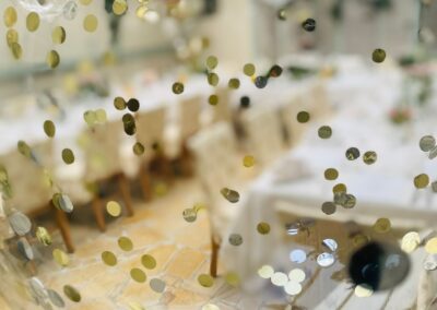 Nastrojowe oświetlenie i dekoracje w Sali Świetlikowej Restauracji Nowy Świat